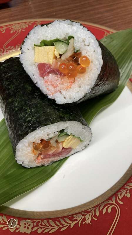 恵方巻き海鮮巻き(上)