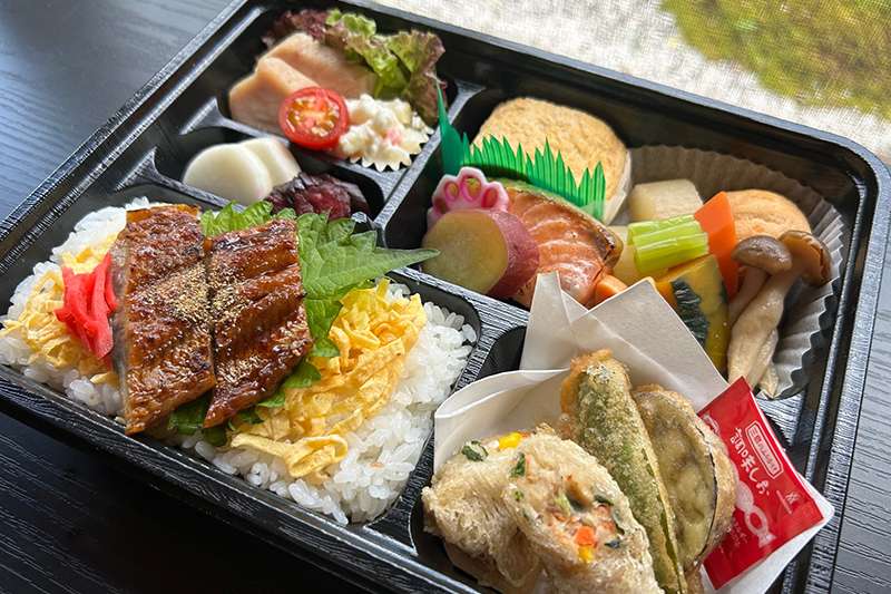 鰻幕の内弁当（26×20）