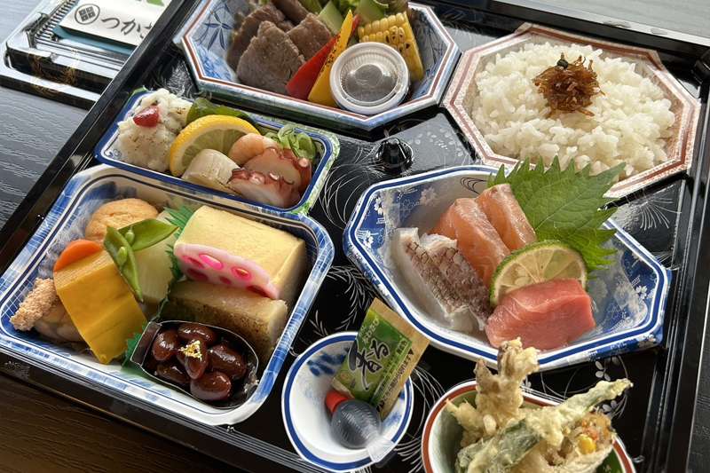 和牛幕の内御膳（31.5×28.5）