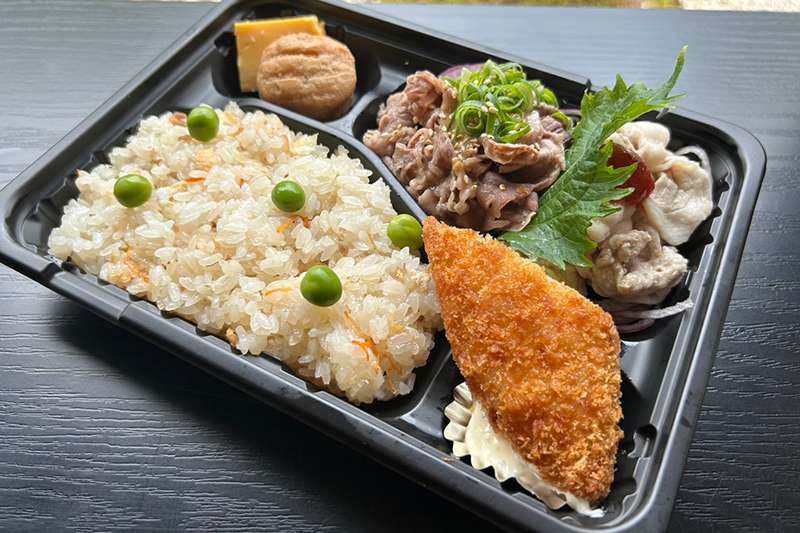 食べ比べ冷しゃぶ
おこわ弁当（22.5×16.5）