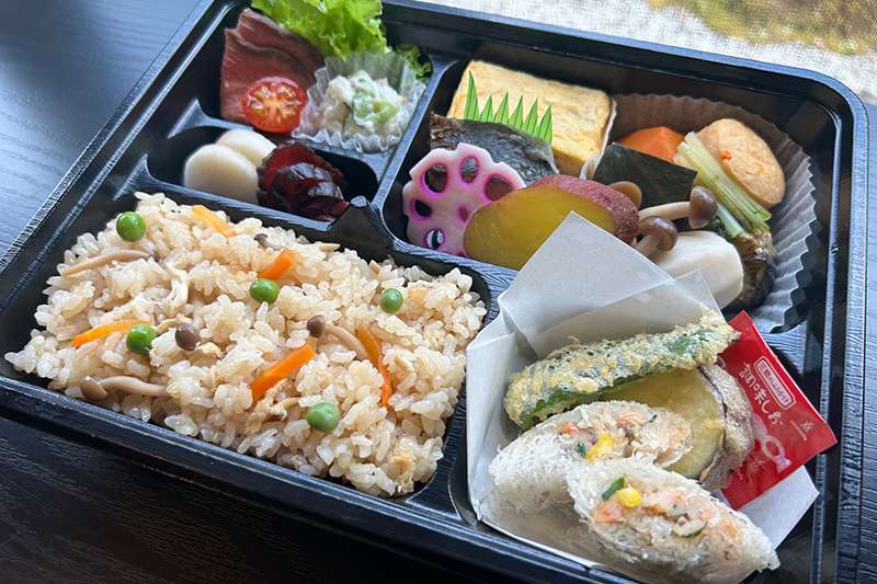 季節の火薬幕の内弁当（26×20）